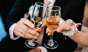 Best Champagne For Wedding Toast & Gifts