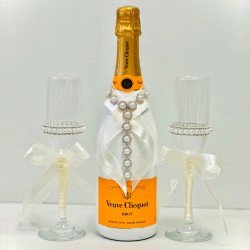 Pearl Edition Veuve Clicquot Champagne And Flutes Gift Set