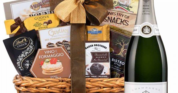 https://www.wineandchampagnegifts.com/image/cache/catalog/champagne-gift-baskets/veuve-clicquot-demi-sec-champagne-and-bon-appetit-gourmet-gift_basket-600x315w.jpg