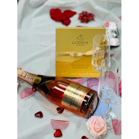 Moet & Chandon Nectar Imperial Rosé, Tiffany & Co. Flute & Godiva Chocolate Gift Set