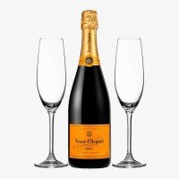 https://www.wineandchampagnegifts.com/image/cache/catalog/champagne-gifts/veuve-clicquot-champagne-flutes-gift-set-200x200.jpeg