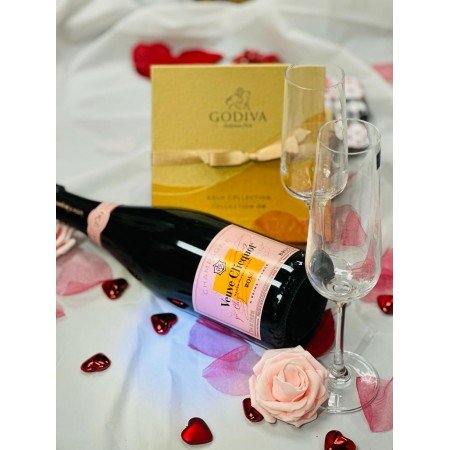 Veuve Clicquot Rose, Godiva Chocolate & Tiffany & Co. Flute Gift Set